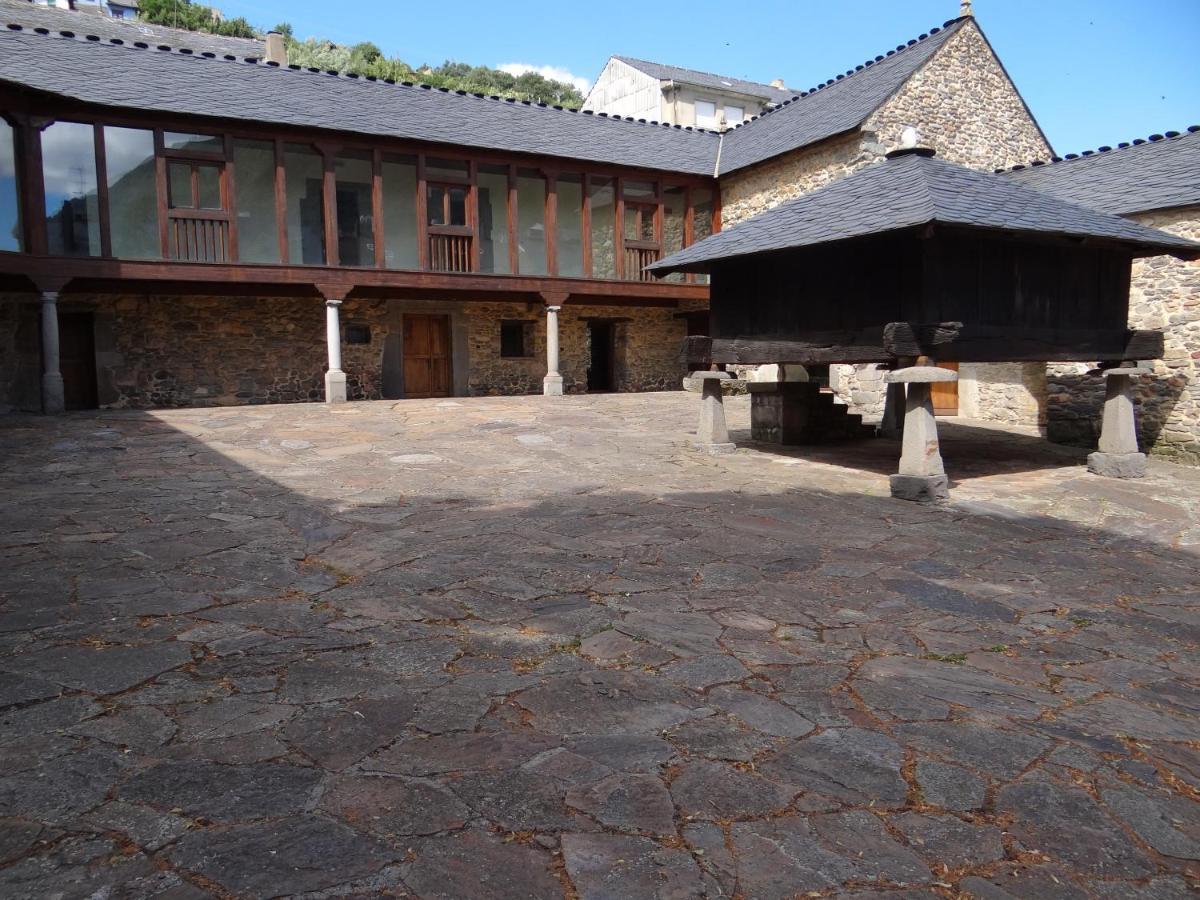 Albergue Francisco Giner De Los Rios Villablino Esterno foto